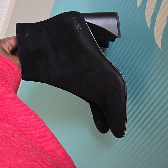 Kendall + Kylie | Hadlee Suede Block-Heel Booties Black Mob Wife Minimalist - Picture 5 of 11